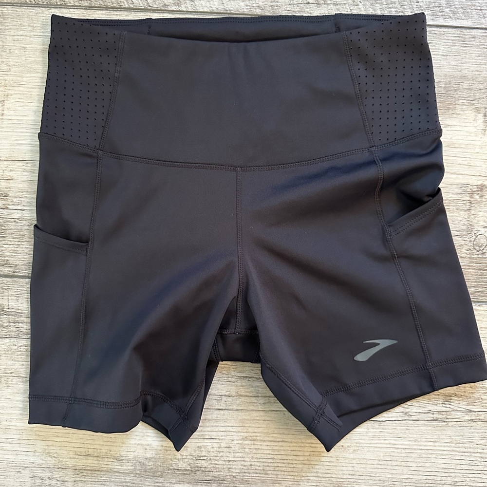 Women’s Brooks running bike shorts